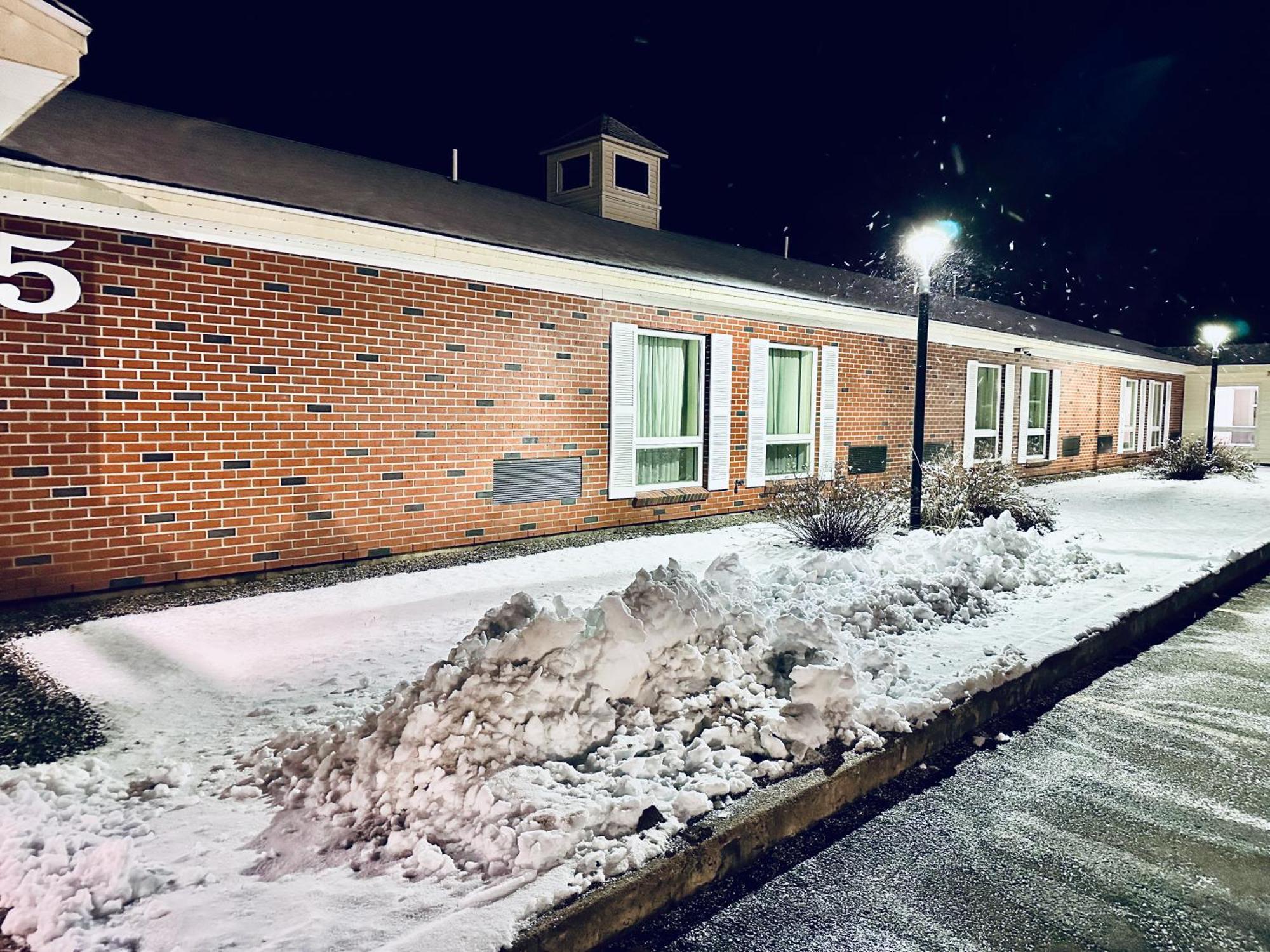 Houlton Ivey'S Motor Lodge מראה חיצוני תמונה